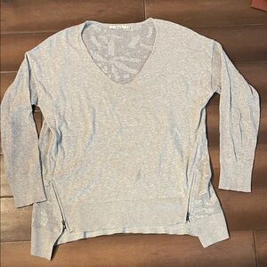 Ost lite weight V-Neck Sweater with see through sleeves and back